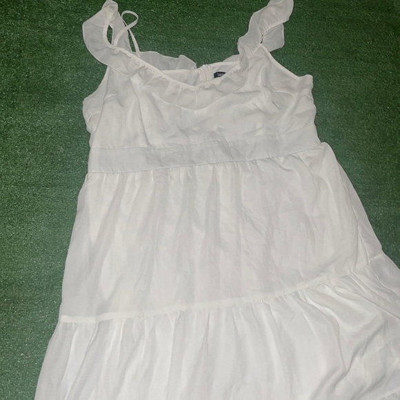 Boohoo Plus Size White Tiered MIDI/Maxi Dress - Picture 2 of 6